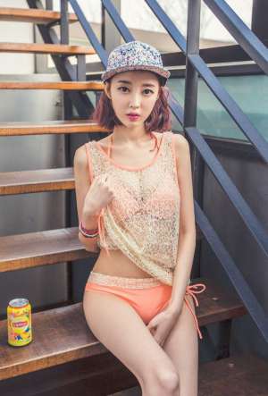 透视镂空装美女模特性感美腿诱人比基尼旅拍写真