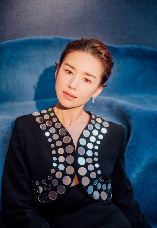 名媛气质女神董洁长腿御姐吸晴养眼时髦图片