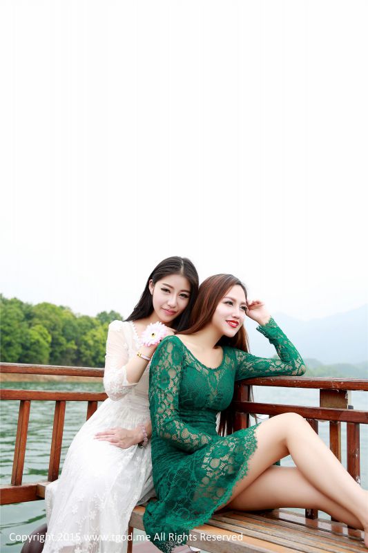清纯女神鲁思羽携闺蜜夏静镜拍唯美写真大片