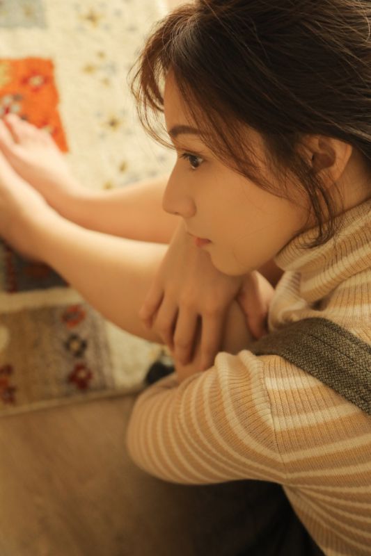邻家火辣好身材姐姐性感裸足天然美女诱惑图片