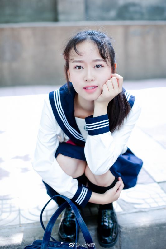 日本校园学生妹黑丝水手服绝对领域诱惑美女写真