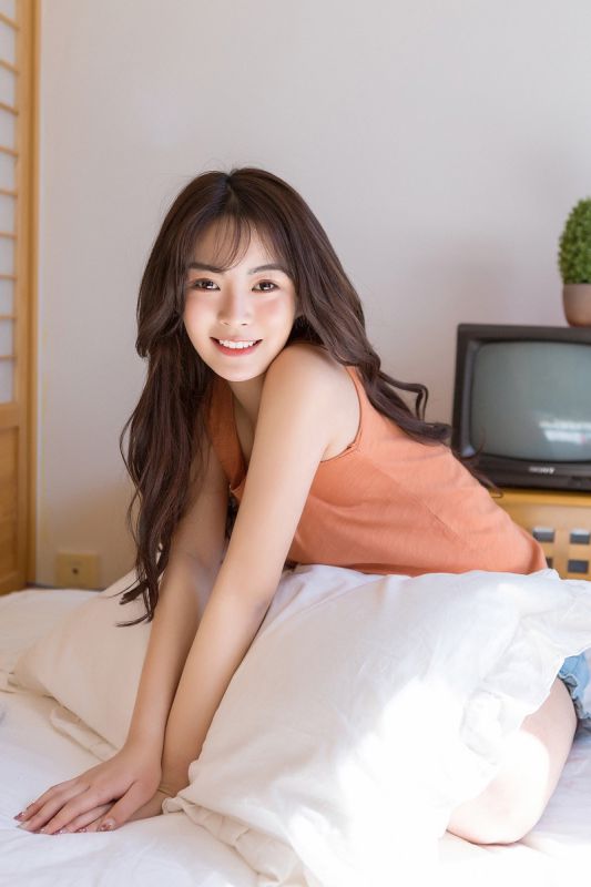 日本甜心少女露齿笑容绽放清纯性感私房前凸后翘写真