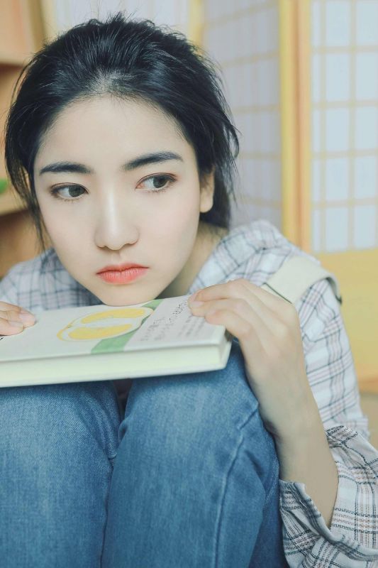 牛仔背带裤青春少女格子衬衫居家长腿性感写真