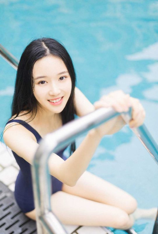 日本宅男女神冷艳气质湿身水着死库水写真