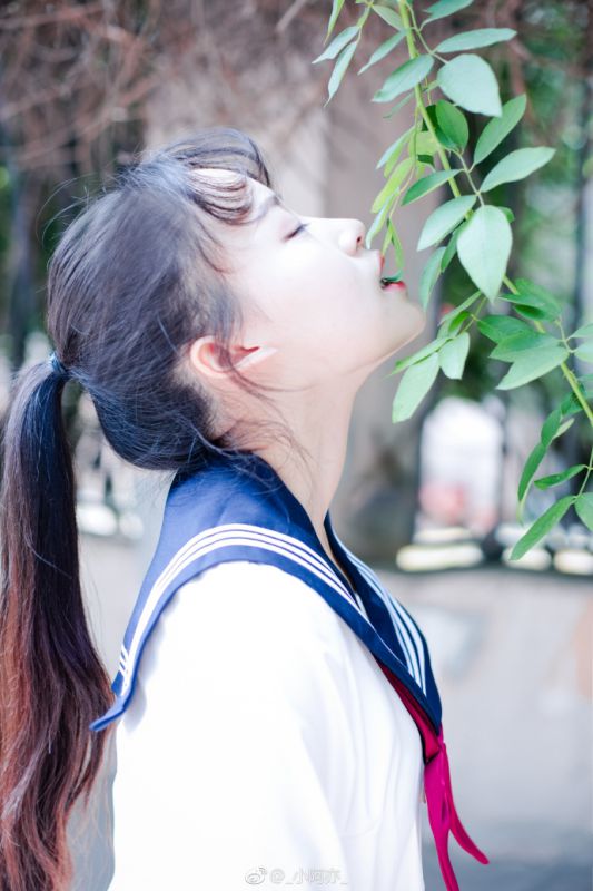 日本校园学生妹黑丝水手服绝对领域诱惑美女写真