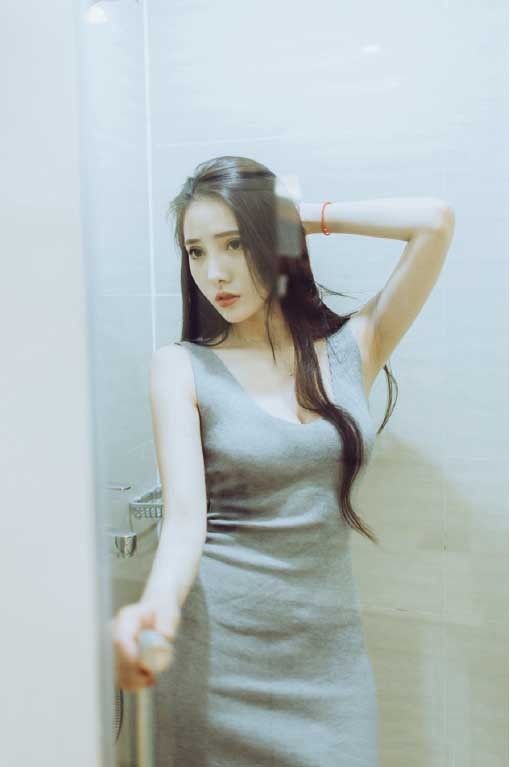 极品御姐美女红唇爆乳浴室大胆湿身惹火福利写真