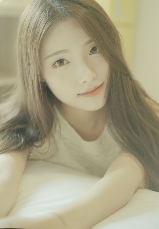娇羞芭蕾少女死库水白丝袜性感美腿室内翘臀写真
