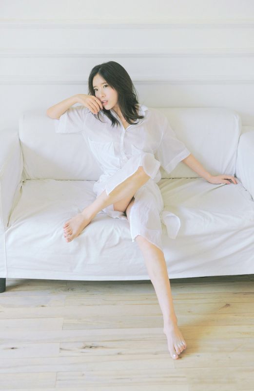 妖娆多情美女少妇白衬衣房内妩媚酥胸大奶诱惑写真