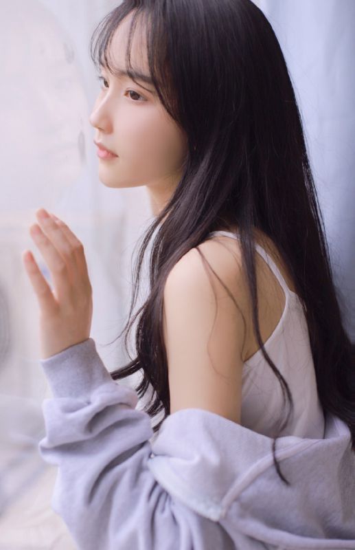 素颜长发美女清纯氧气私房床上养眼小清新软妹图片