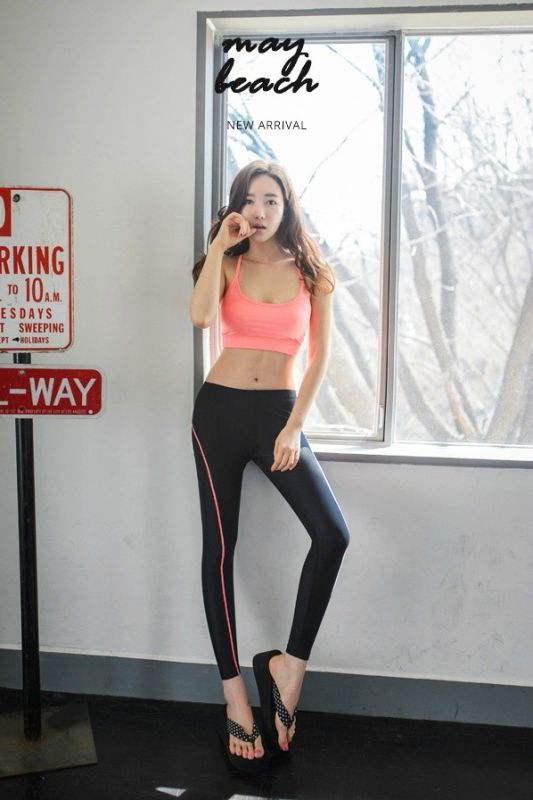 健身美女教练蜂腰美腿性感翘臀诱惑写真图片