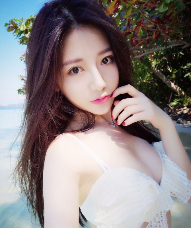 网络美女红人火辣巨乳风骚抚媚性感图片