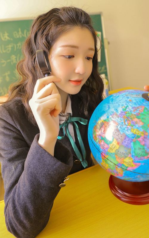 校园制服美女甜美面容丝袜美腿香艳惹火清纯写真
