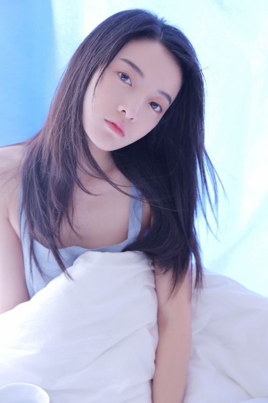 绝色尤物美女床上裸体诱惑大胆人体艺术写真