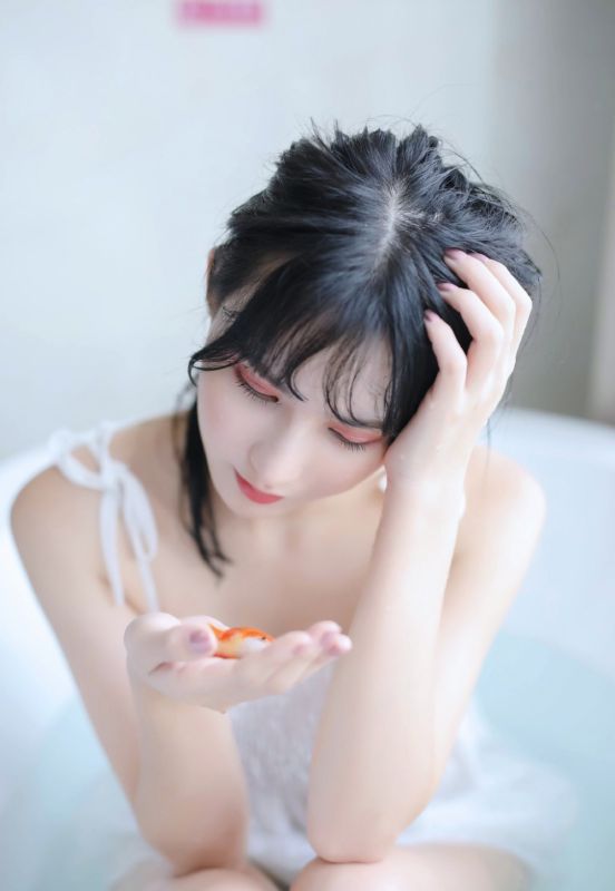 元气少女洗澡湿身惹火姿态风骚写真图片