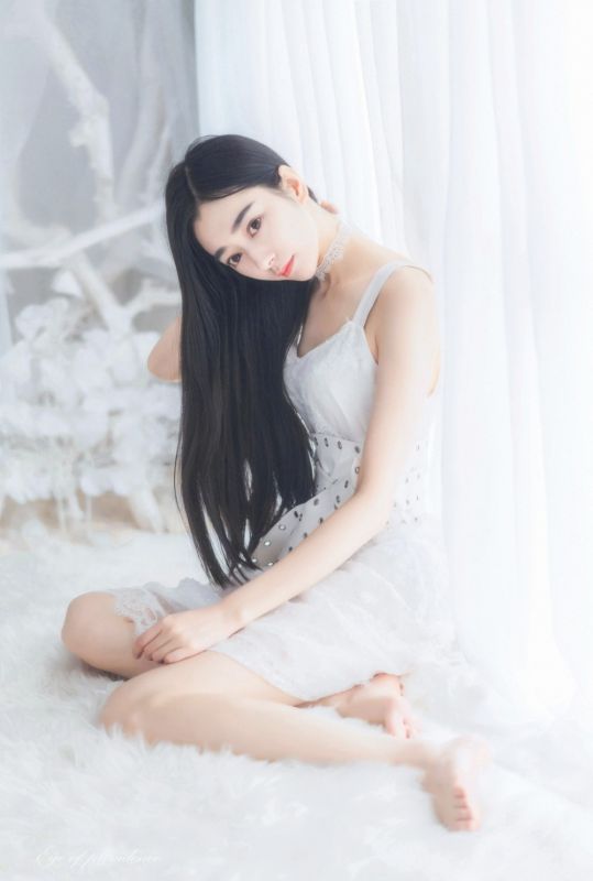洁白纱裙少女白皙嫩肤小清新唯美写真