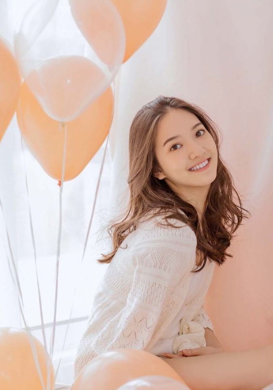 素人御姐薄纱内衣惊艳女神气质室内写真