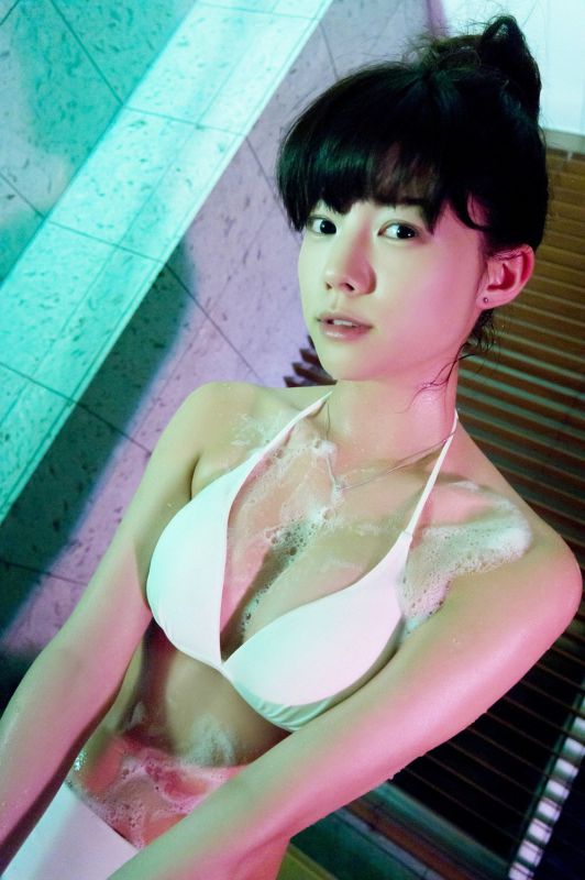 日本90后美女松川佑依子清新外拍