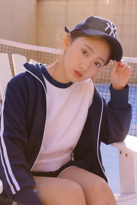 阳光少女户外制服诱惑无遮无挡性感写真