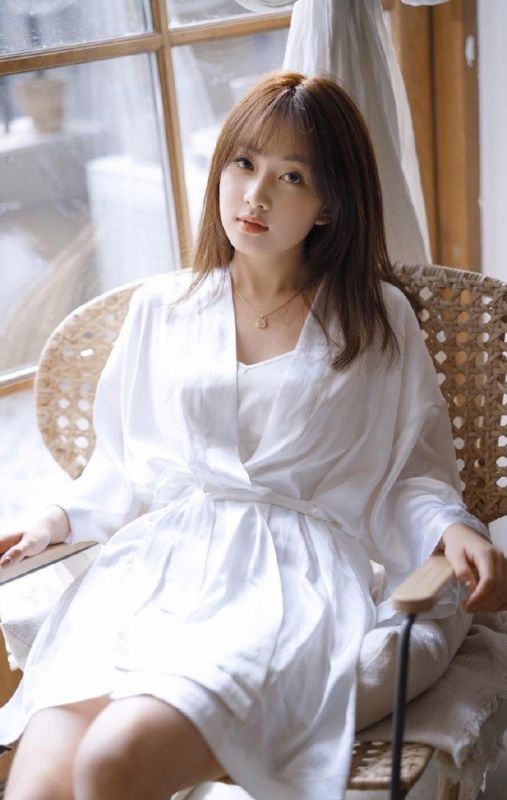 浴袍美女御姐火辣性感成熟酥胸深沟诱惑写真
