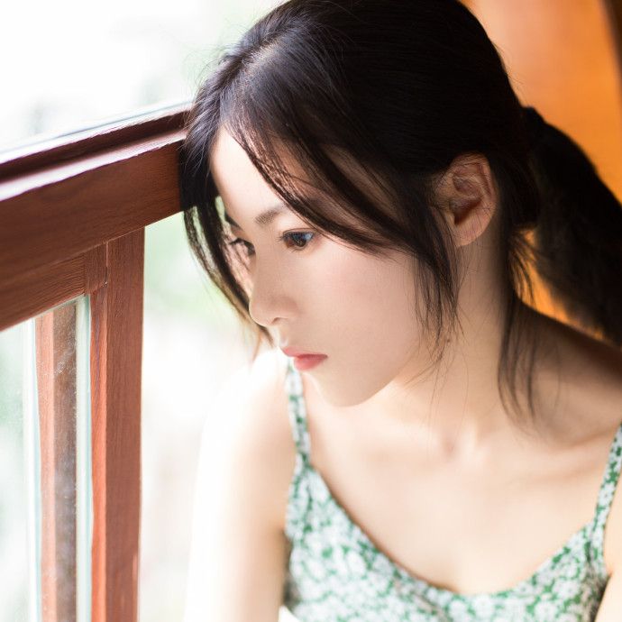 忧郁气质美女淑女裙私房内衣美腿裸足空灵写真