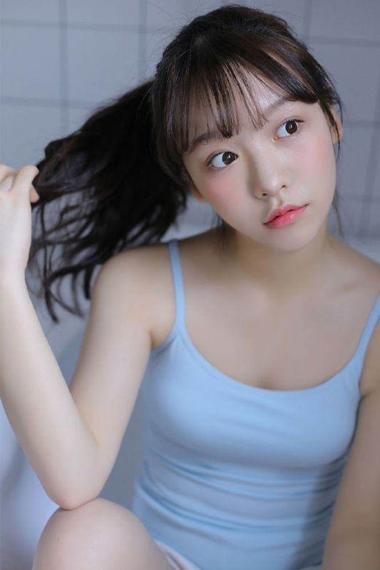 小萝莉美女浴缸玩泡泡湿身白嫩性感人体艺术写真