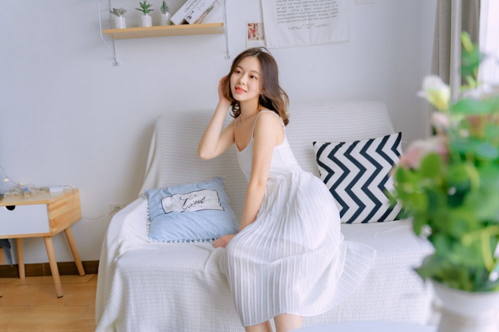 吊带长裙人妻美女少妇诱人床上性感火辣照片写真