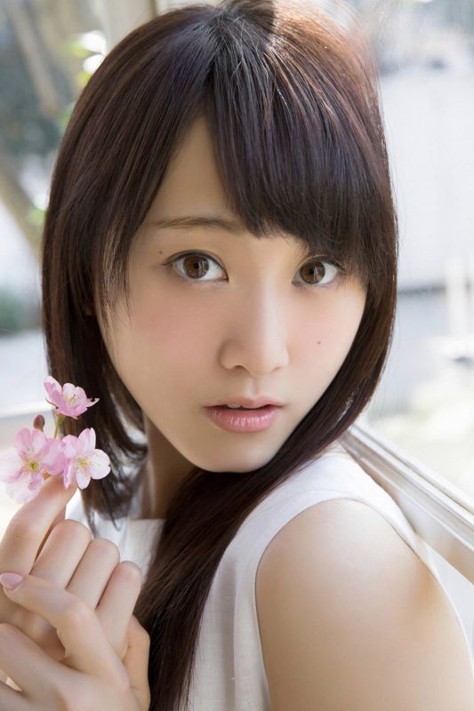 日本清纯美女松井玲奈白色短裙迷人写真