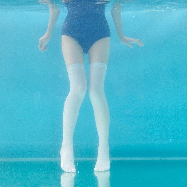 深海女孩湿身连体内衣白丝氧气白嫩写真