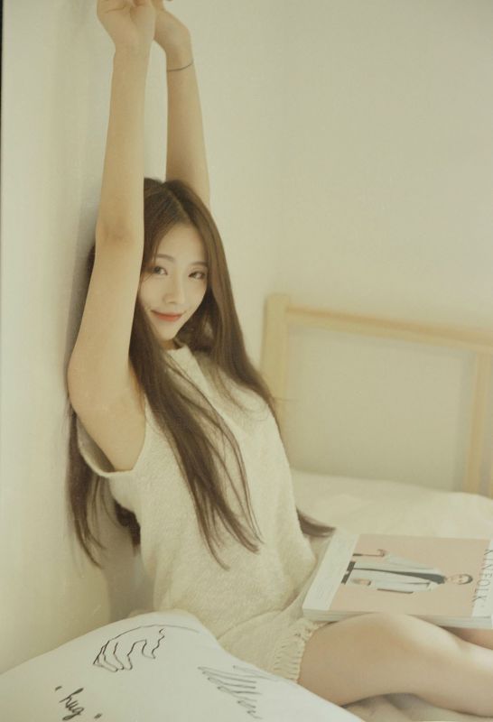 娇羞芭蕾少女死库水白丝袜性感美腿室内翘臀写真
