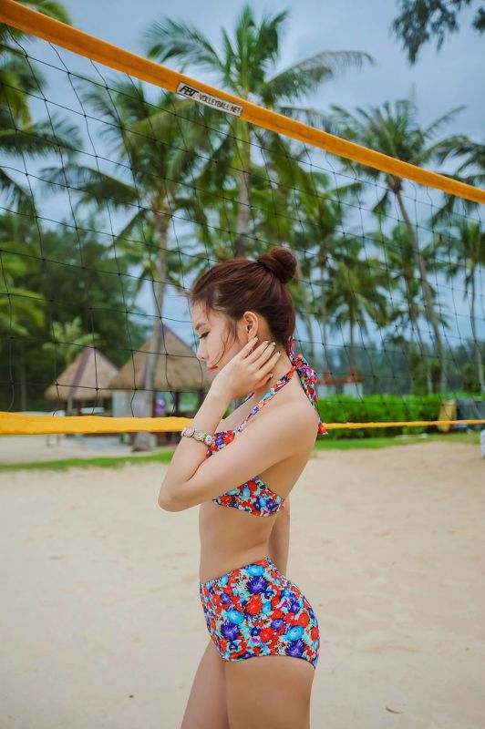 沙滩阳光美女模特比基尼丰乳翘臀性感火辣大胆写真
