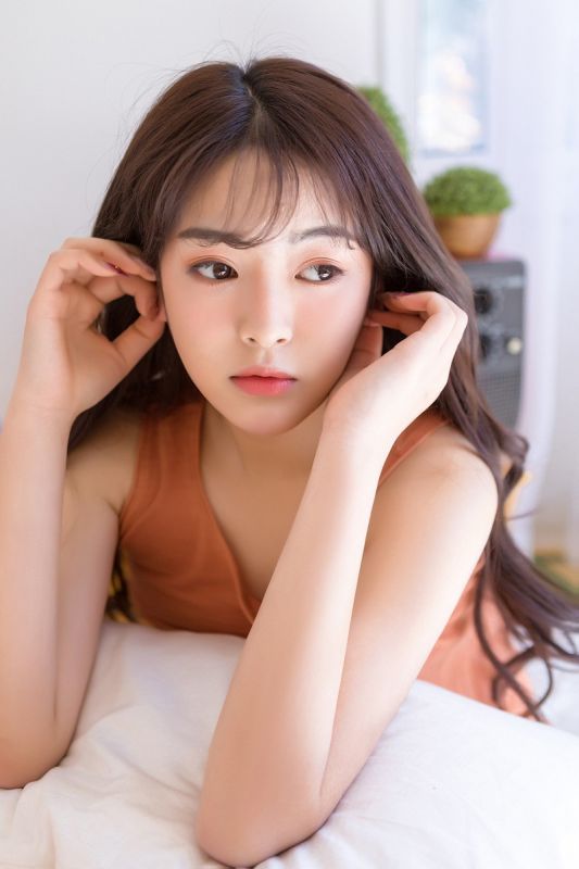 日本甜心少女露齿笑容绽放清纯性感私房前凸后翘写真