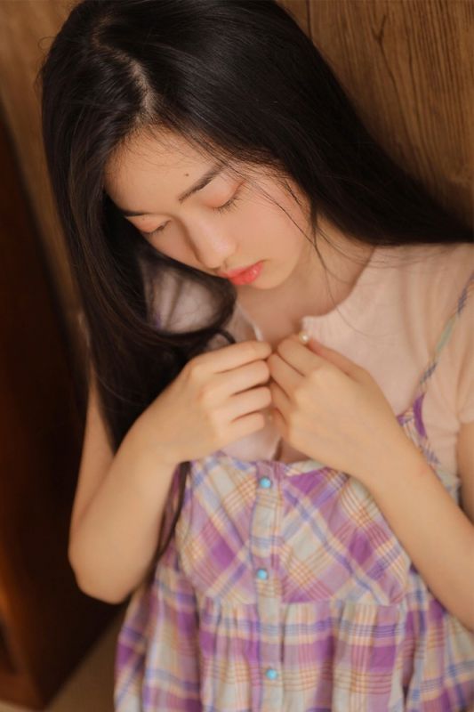 猫系少女长裙迷人小清新唯美居家写真
