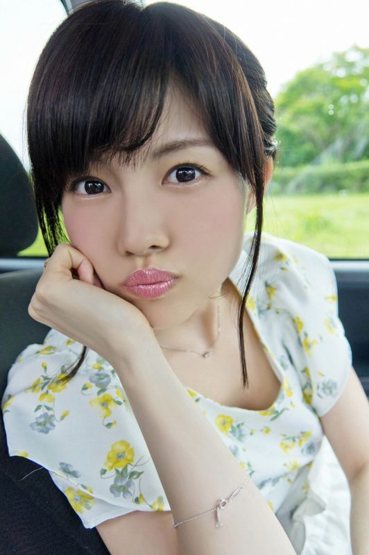 日本90后美女松川佑依子清新外拍
