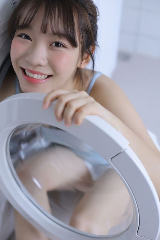 小萝莉美女浴缸玩泡泡湿身白嫩性感人体艺术写真