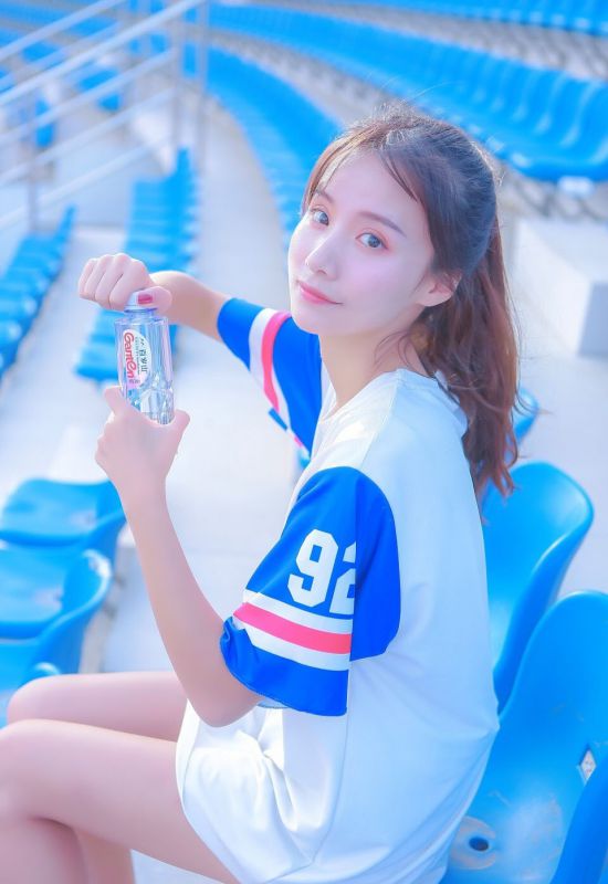 水嫩氧气美女校花清纯养眼迷人梦幻图片