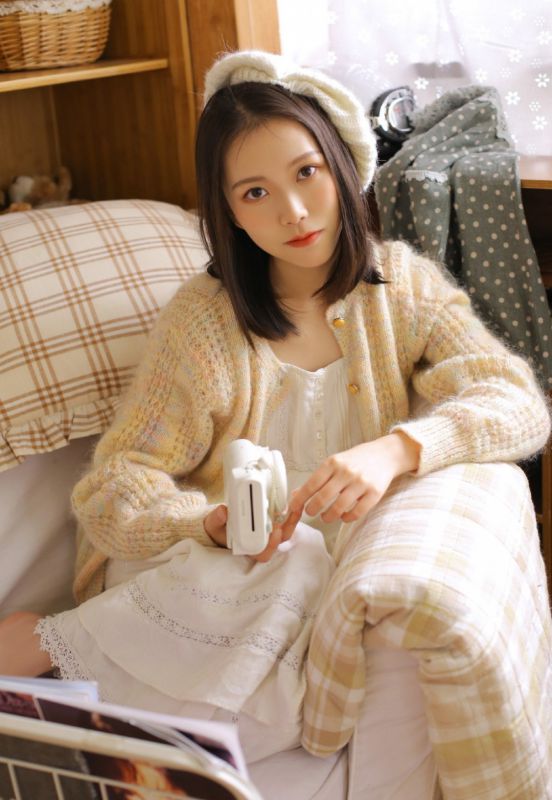 居家文艺美女恬静气质高清漂亮女性清纯图片