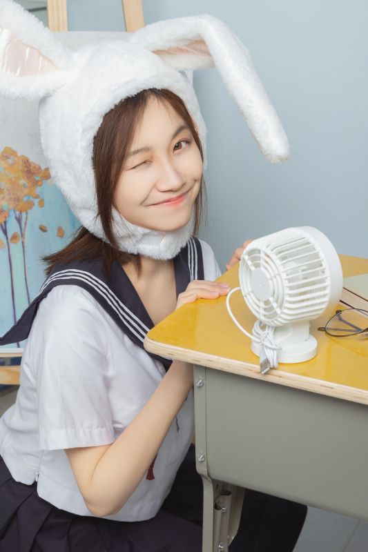 可爱元气校园美女教室水手制服清纯养眼写真