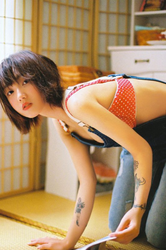 牛仔裤内衣美女性感酥胸居家燃烧欲火写真