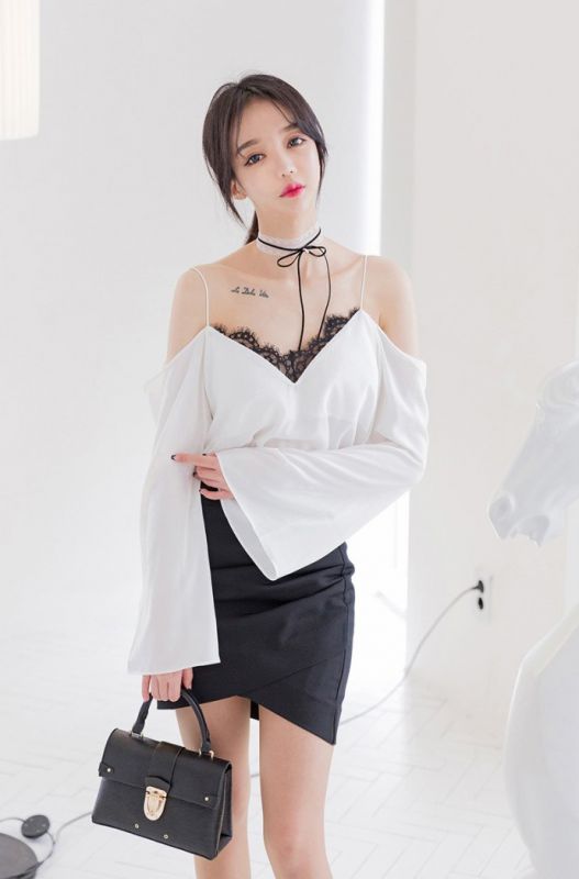 娃娃脸美女火辣性感身材销魂私房照