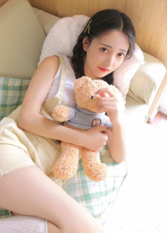 麻花辫少女私房美腿氧气甜美女孩写真