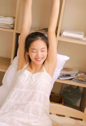 马尾美女薄纱无袖裙子内衣露香肩性感锁骨写真