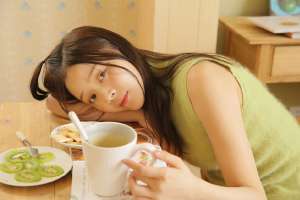 狡黠搞怪活力少女独自生活情趣诱惑性感美腿私房写真