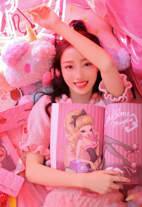 俏皮天真小女生性感粉红梦幻唯美人体艺术照