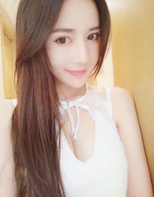 极品网红美女酥胸深沟情趣制服内衣诱惑图片