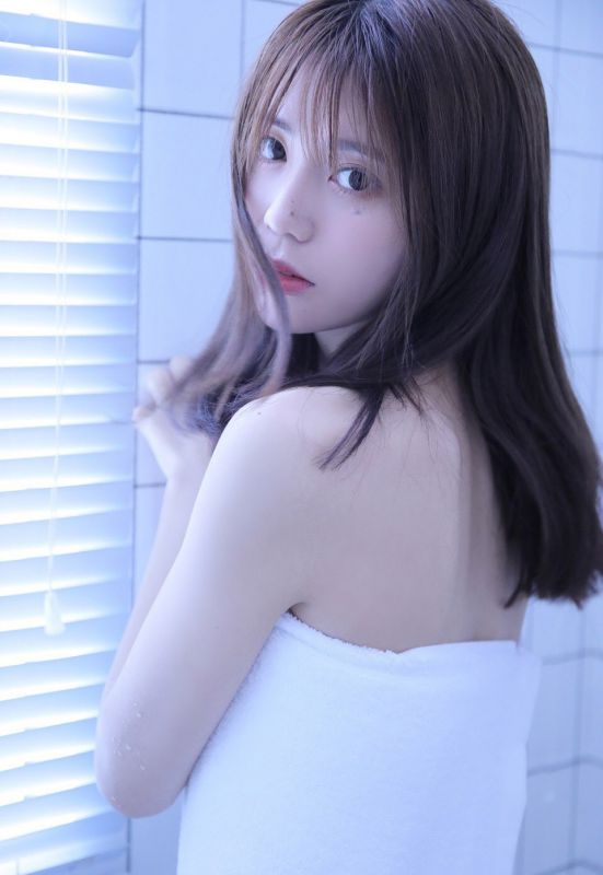 90后大胆御姐欲火难耐爆乳催情性感内衣图片
