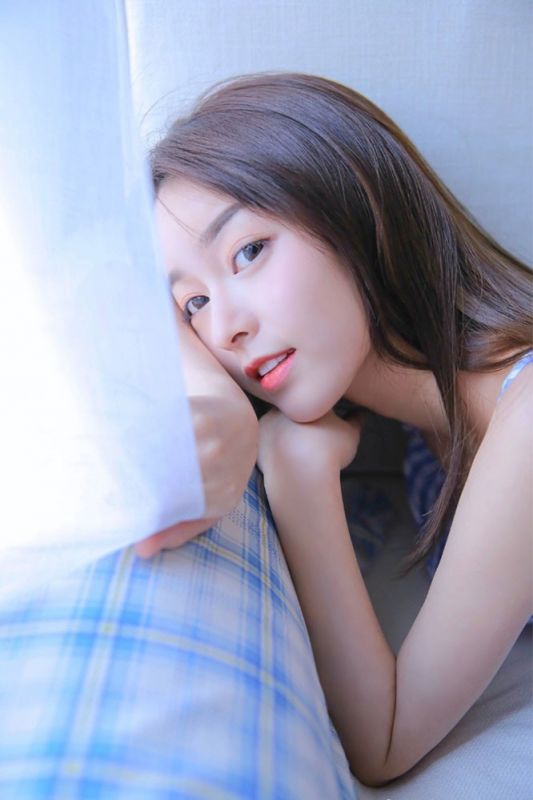 宅男女神梦幻唯美冷艳睡衣写真图片