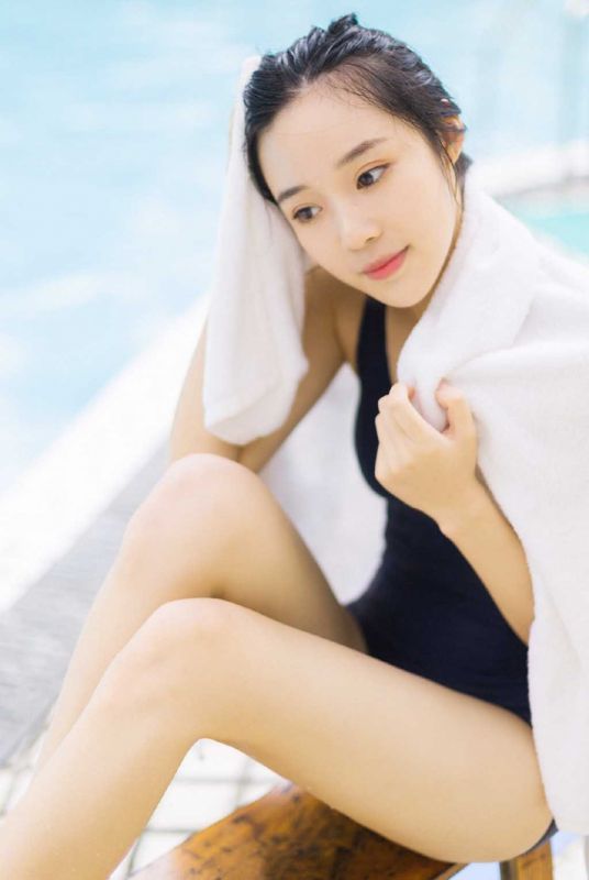 日本宅男女神冷艳气质湿身水着死库水写真
