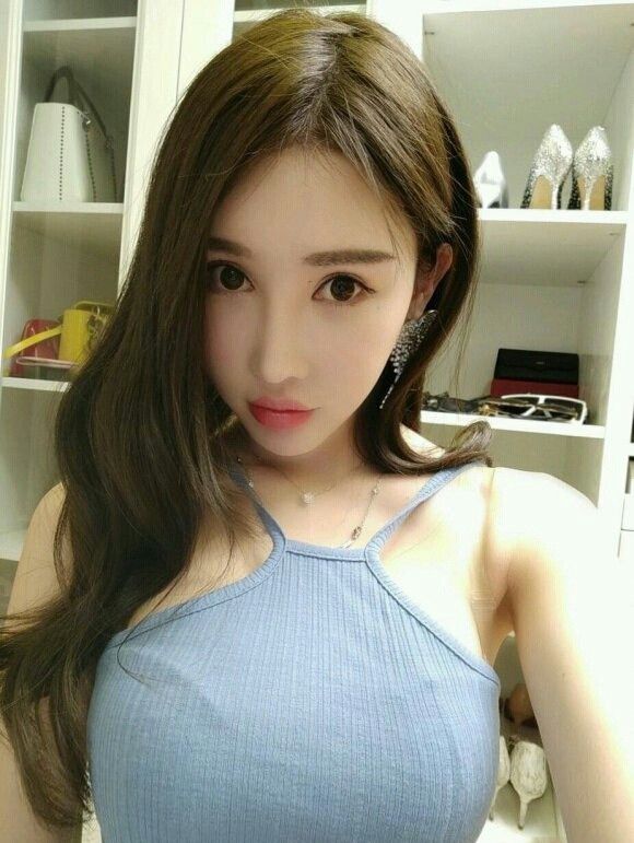 网络美女红人火辣巨乳风骚抚媚性感图片