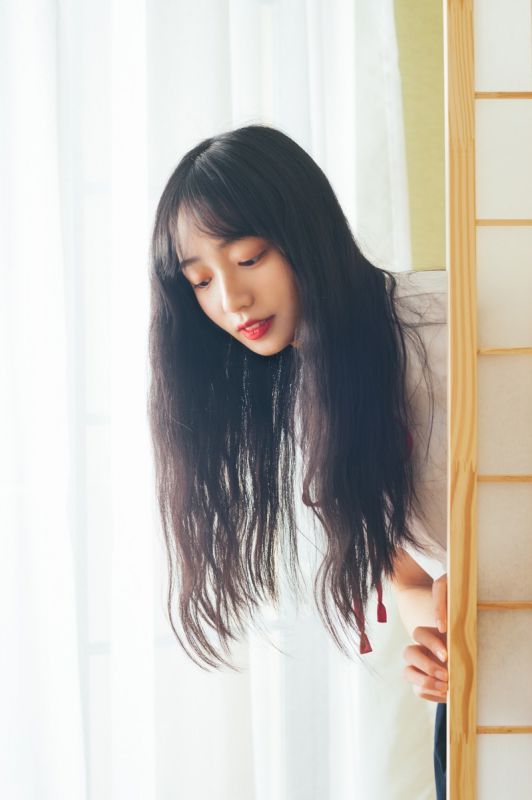 清纯甜美气质长发美女校园制服养眼吸晴图片壁纸