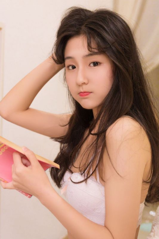 娇嫩可爱少女居家小清新生活纯真甜美写真